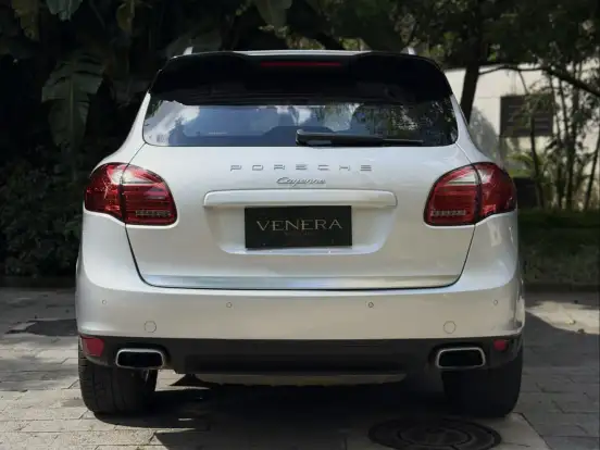 PORSCHE-CAYENNE-2010