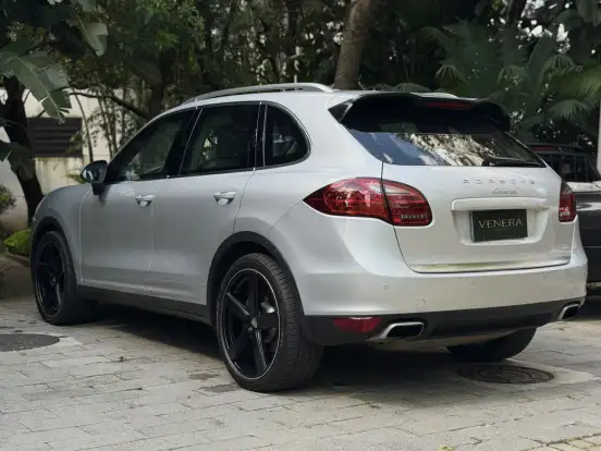 PORSCHE-CAYENNE-2010