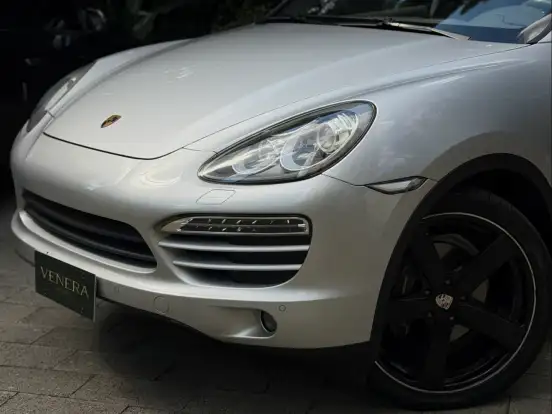 PORSCHE-CAYENNE-2010