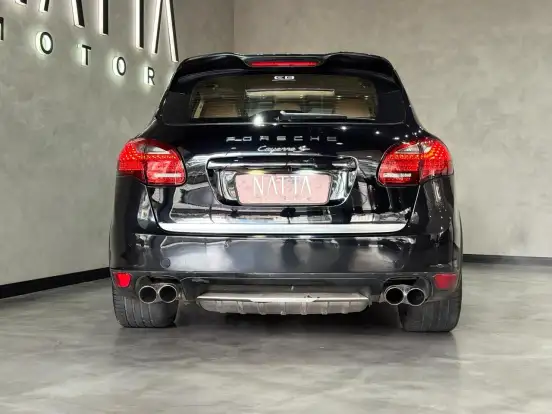 PORSCHE-CAYENNE-2011
