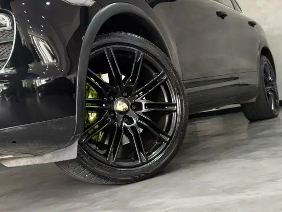 PORSCHE-CAYENNE-2011