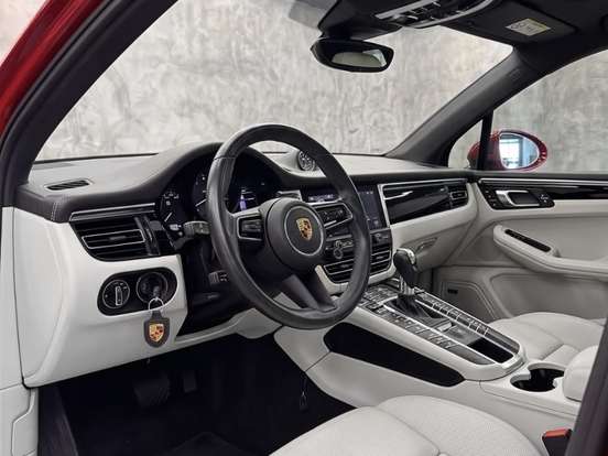 PORSCHE-MACAN-2022