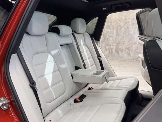 PORSCHE-MACAN-2022