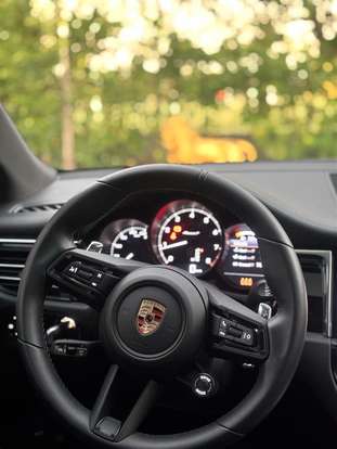 PORSCHE-MACAN-2025
