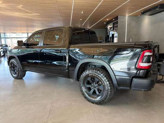 RAM-1500-5.7 V8 GASOLINA REBEL CD 4X4 AUTOMÁTICO RAM-1500-2022