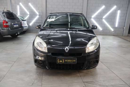 RENAULT-SANDERO-2012
