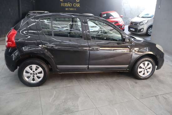 RENAULT-SANDERO-2012
