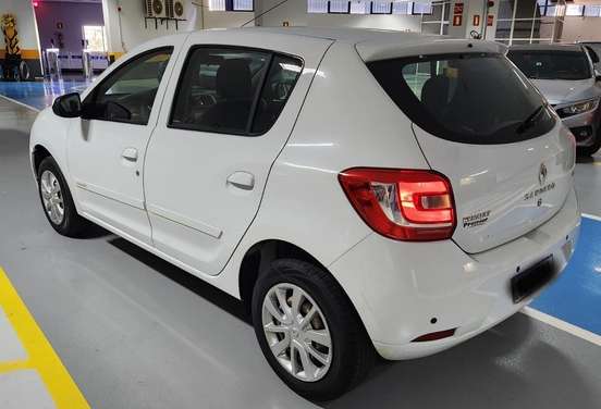 RENAULT-SANDERO-2019