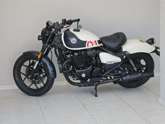 ROYAL ENFIELD-SHOTGUN 650 STENCIL WHITE-2026