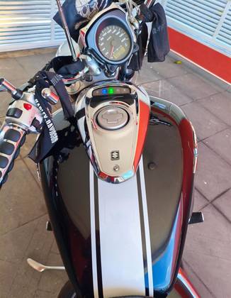 SUZUKI BOULEVARD M800 