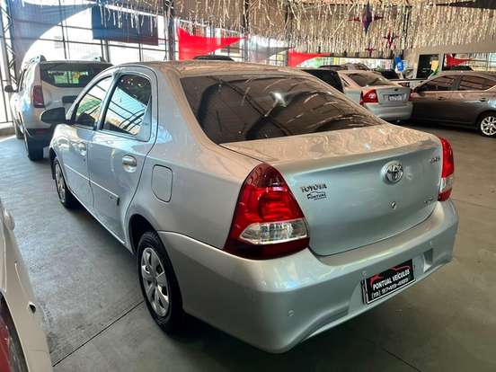 TOYOTA-ETIOS-2017