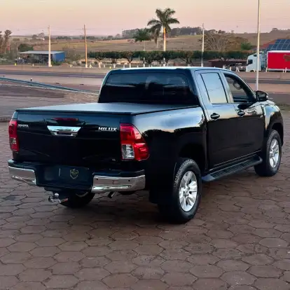 TOYOTA-HILUX-2.7 SR 4X2 CD 16V FLEX 4P AUTOMÁTICO TOYOTA-HILUX-2016
