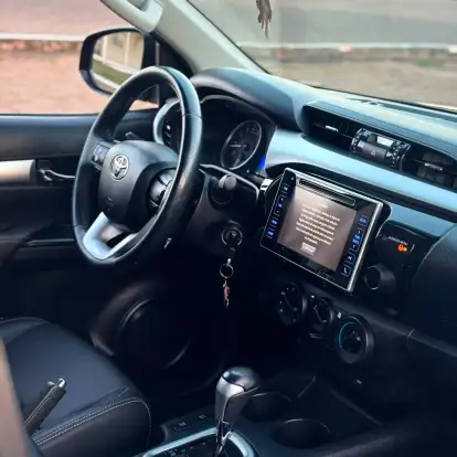 TOYOTA-HILUX-2.7 SR 4X2 CD 16V FLEX 4P AUTOMÁTICO TOYOTA-HILUX-2016