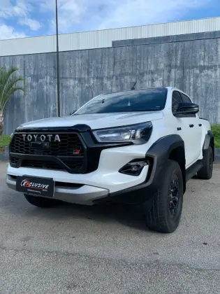 TOYOTA HILUX 2.8 D-4D TURBO DIESEL CD GR-S 4X4 AUTOMÁTICO TOYOTA HILUX 2.8 D-4D TURBO DIESEL CD GR-S 4X4 AUTOMÁTICO