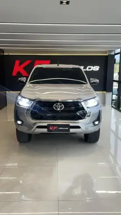 TOYOTA HILUX 2.8 D-4D TURBO DIESEL CD SRV 4X4 AUTOMÁTICO TOYOTA HILUX 2.8 D-4D TURBO DIESEL CD SRV 4X4 AUTOMÁTICO
