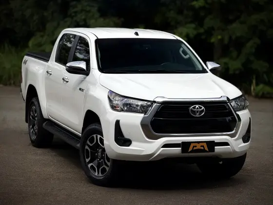 TOYOTA HILUX 2.8 D-4D TURBO DIESEL CD SRV 4X4 AUTOMÁTICO TOYOTA HILUX 2.8 D-4D TURBO DIESEL CD SRV 4X4 AUTOMÁTICO