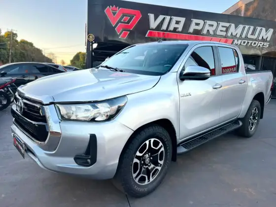 TOYOTA HILUX 2.8 D-4D TURBO DIESEL CD SRV 4X4 AUTOMÁTICO TOYOTA HILUX 2.8 D-4D TURBO DIESEL CD SRV 4X4 AUTOMÁTICO