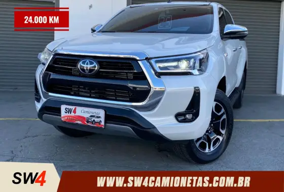 TOYOTA HILUX 2.8 D-4D TURBO DIESEL CD SRX 4X4 AUTOMÁTICO TOYOTA HILUX 2.8 D-4D TURBO DIESEL CD SRX 4X4 AUTOMÁTICO