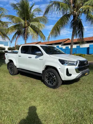 TOYOTA HILUX 2.8 D-4D TURBO DIESEL CD SRX PLUS 4X4 AUTOMÁTICO TOYOTA HILUX 2.8 D-4D TURBO DIESEL CD SRX PLUS 4X4 AUTOMÁTICO
