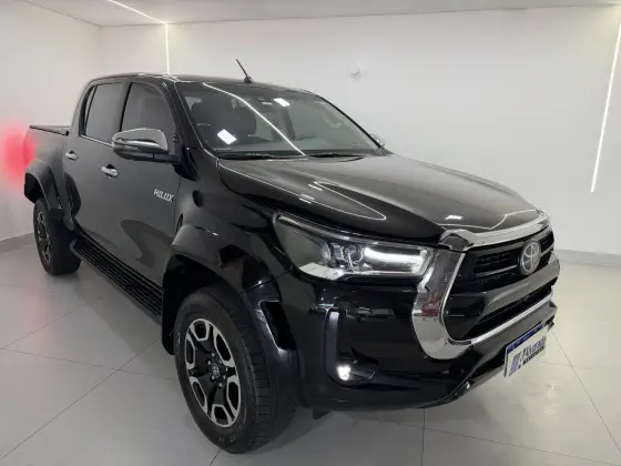 TOYOTA HILUX 2.8 D-4D TURBO DIESEL CD SRX PLUS 4X4 AUTOMÁTICO TOYOTA HILUX 2.8 D-4D TURBO DIESEL CD SRX PLUS 4X4 AUTOMÁTICO