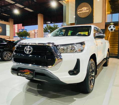 TOYOTA HILUX 2.8 D-4D TURBO DIESEL CD SRV 4X4 AUTOMÁTICO