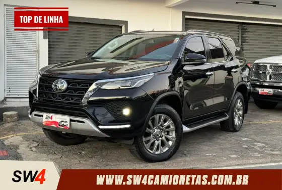 TOYOTA HILUX SW4 2.8 D-4D TURBO DIESEL SRX 4X4 AUTOMÁTICO TOYOTA HILUX SW4 2.8 D-4D TURBO DIESEL SRX 4X4 AUTOMÁTICO