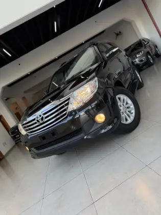 TOYOTA HILUX SW4 3.0 SRV 4X4 7 LUGARES 16V TURBO INTERCOOLER DIESEL 4P AUTOMÁTICO TOYOTA HILUX SW4 3.0 SRV 4X4 7 LUGARES 16V TURBO INTERCOOLER DIESEL 4P AUTOMÁTICO