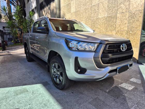 TOYOTA HILUX 2.8 D-4D TURBO DIESEL CD SR 4X4 AUTOMÁTICO