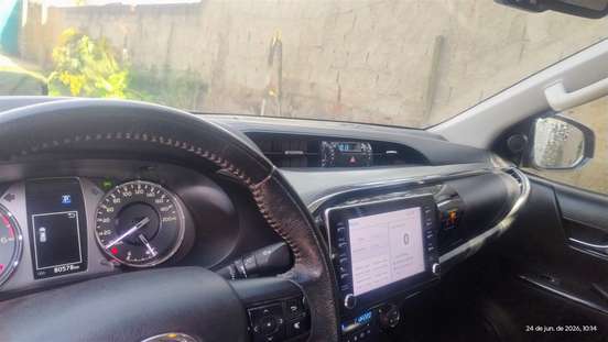 TOYOTA-HILUX-2023