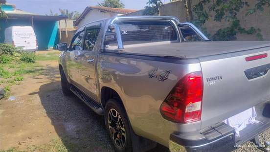 TOYOTA-HILUX-2023