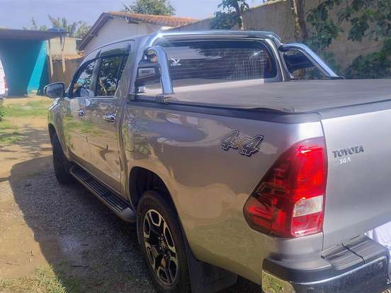 TOYOTA-HILUX-2.8 D-4D TURBO DIESEL CD SRV 4X4 AUTOMÁTICO TOYOTA-HILUX-2023