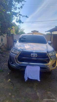 TOYOTA-HILUX-2023