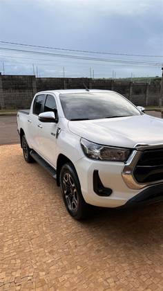 TOYOTA HILUX 2.8 D-4D TURBO DIESEL CD SRV 4X4 AUTOMÁTICO