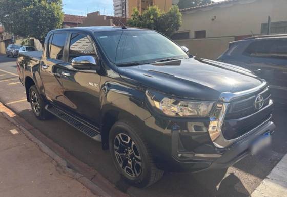 TOYOTA HILUX 2.8 D-4D TURBO DIESEL CD SRV 4X4 AUTOMÁTICO