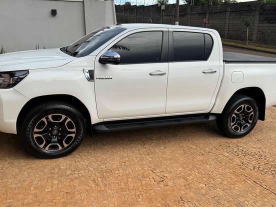 TOYOTA-HILUX-2.8 D-4D TURBO DIESEL CD SRV 4X4 AUTOMÁTICO TOYOTA-HILUX-2022