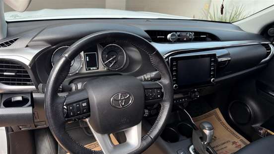TOYOTA-HILUX-2022