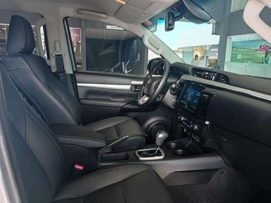 TOYOTA-HILUX-2.8 D-4D TURBO DIESEL CD SRX PLUS 4X4 AUTOMÁTICO TOYOTA-HILUX-2025
