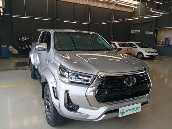 TOYOTA-HILUX-2025