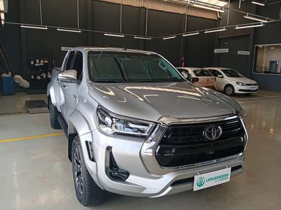 TOYOTA-HILUX-2.8 D-4D TURBO DIESEL CD SRX PLUS 4X4 AUTOMÁTICO TOYOTA-HILUX-2025