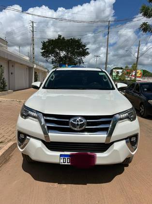 TOYOTA HILUX SW4 2.8 SRX 4X4 7 LUGARES 16V TURBO INTERCOOLER DIESEL 4P AUTOMÁTICO