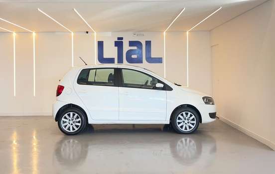 VOLKSWAGEN-FOX-2012