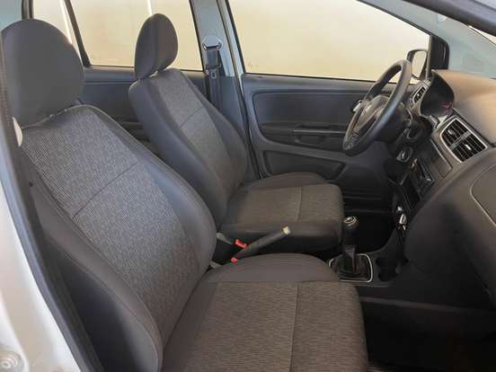 VOLKSWAGEN-FOX-2012