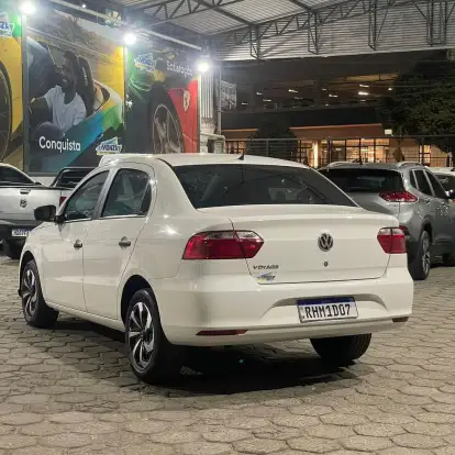 VOLKSWAGEN-VOYAGE-2021