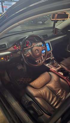 VOLKSWAGEN-PASSAT-2010