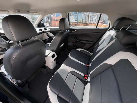 VOLKSWAGEN-T-CROSS-2019