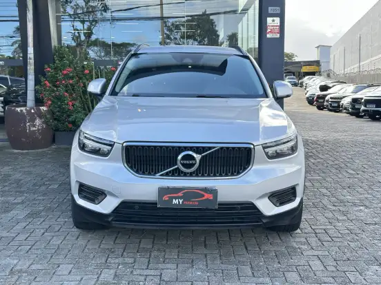 VOLVO-XC40-2018