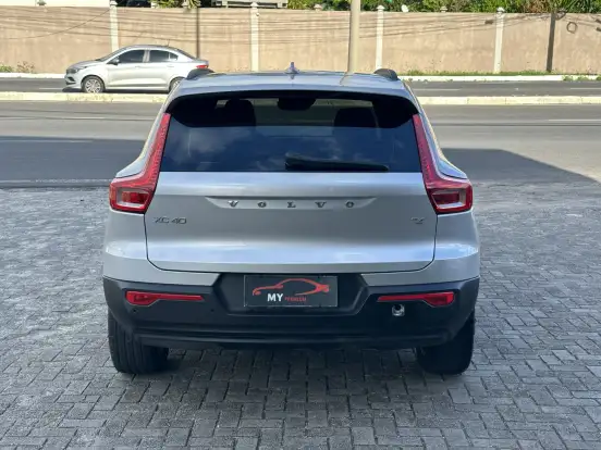 VOLVO-XC40-2018