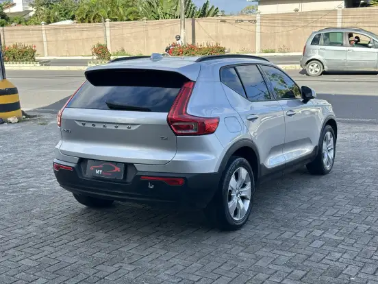 VOLVO-XC40-2018