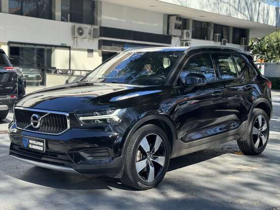 VOLVO-XC40-2020