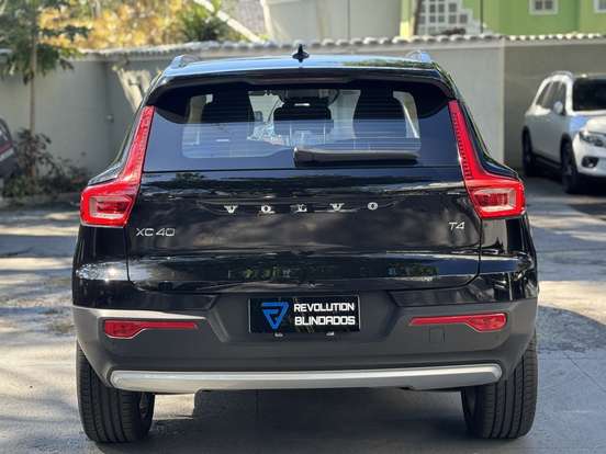 VOLVO-XC40-2.0 T4 GASOLINA GEARTRONIC VOLVO-XC40-2020